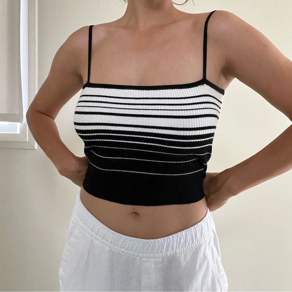 Striped Crop Top - Picture 2 of 5
